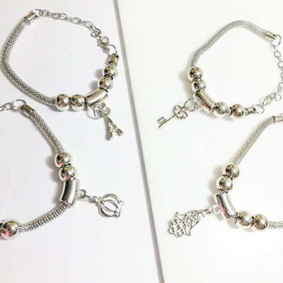 PULSERAS CON DIJE FANTASÍA