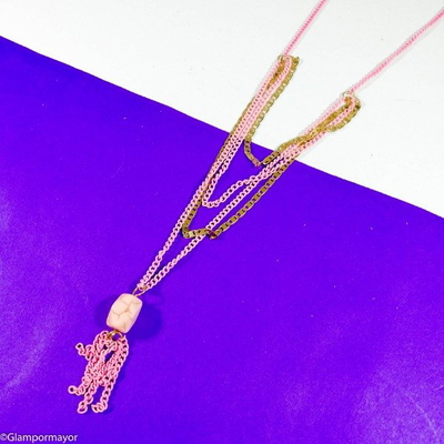 COLLAR LARGO CON BORLA DE CADENAS