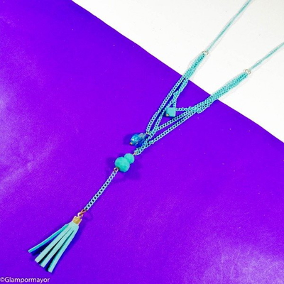 COLLAR LARGO CON BORLA