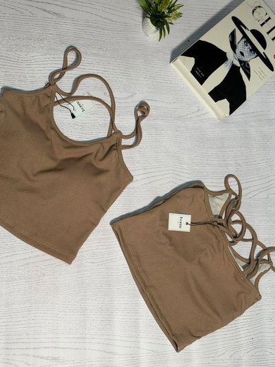 Top de tiras con tazas