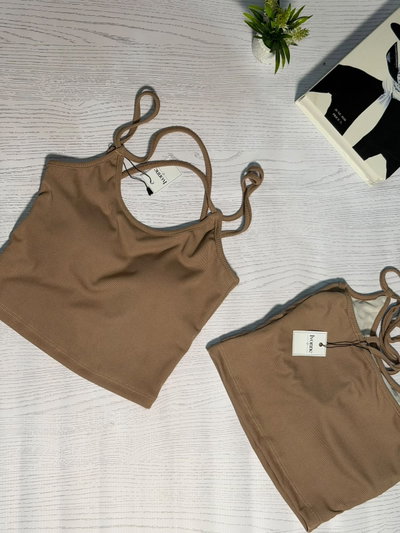 Top de tiras con tazas