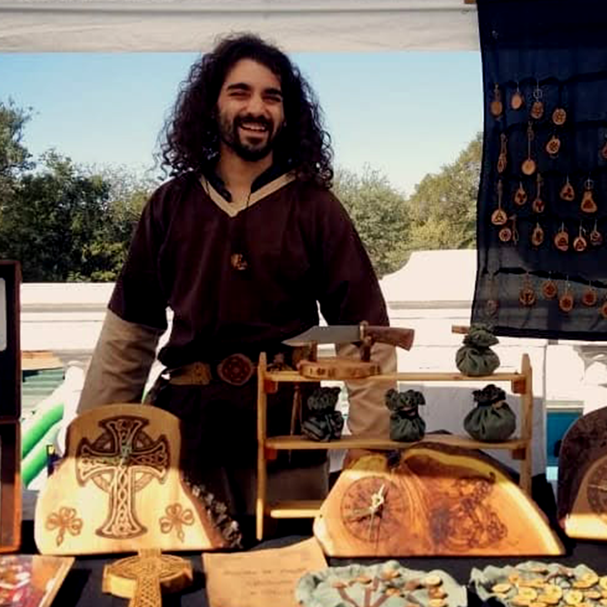 Artesano de Taller Arcano en feria medieval